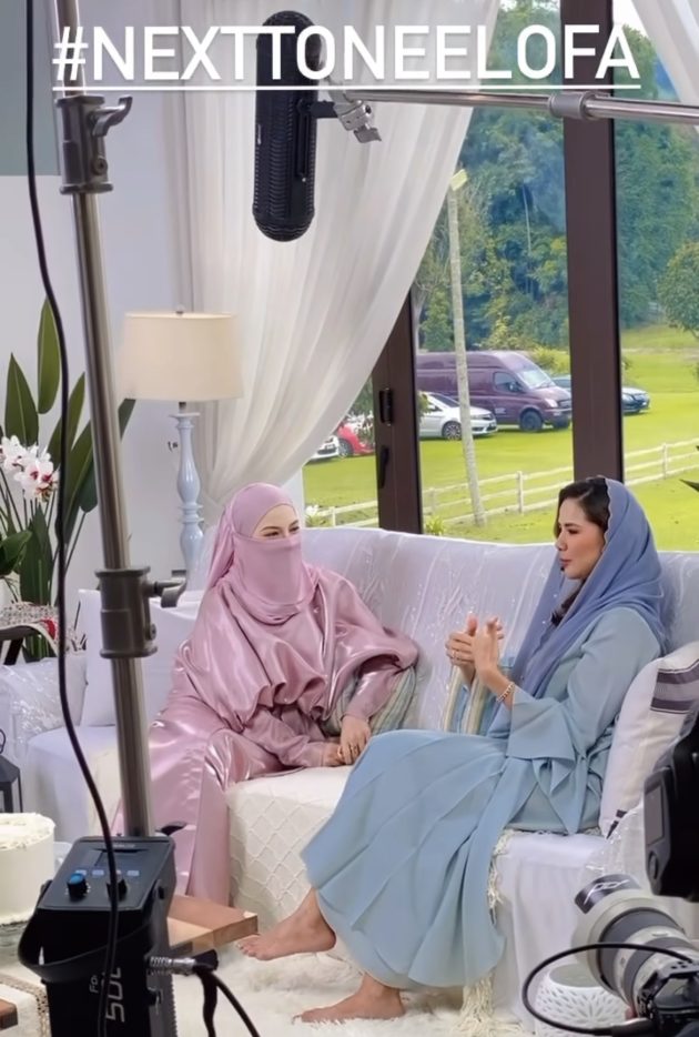 noor nabila next to neelofa