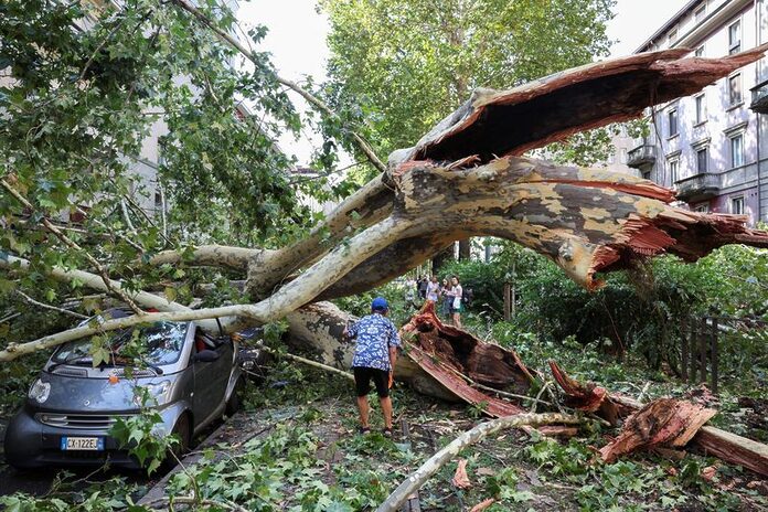 Storms kill two in northern Italy, Palermo airport reopens after fire