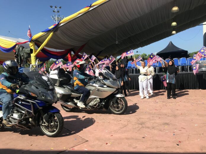 Promote national unity by flying the Jalur Gemilang, says PM Anwar