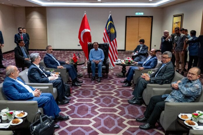 PM Anwar receives courtesy call from Turkish Foreign Minister