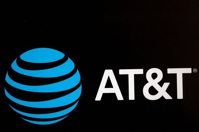 AT&amp;T tops free cash flow estimates on cost cuts, subscriber additions