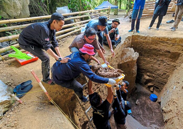 ‘Face powder’ helps identify ancient bones