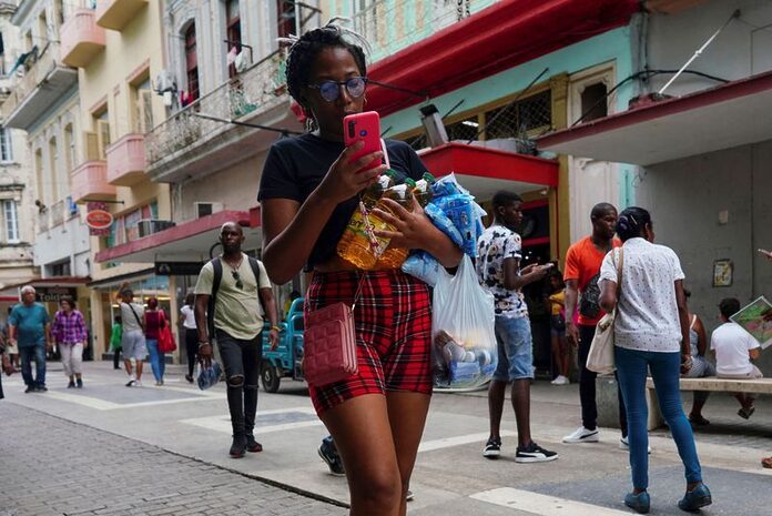 As Cuba takes leap towards 'cashless' economy, entrepreneurs brace for impact