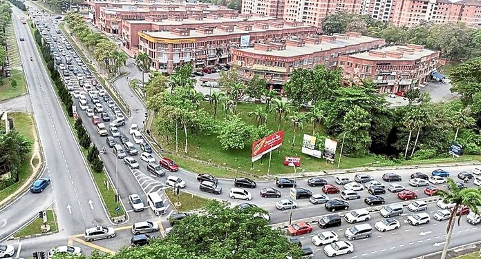 Call to adjust timing of traffic lights to ease congestion in Bandar Sg Long