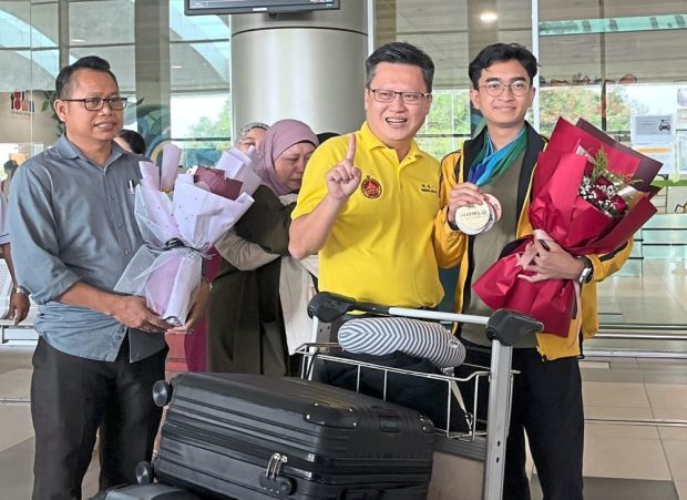 Cheerful welcome for young Sibu violinist for winning world title