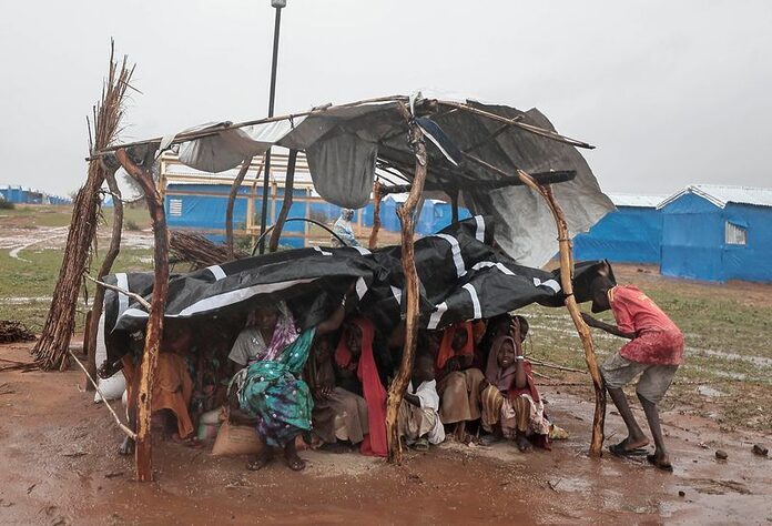 Darfur refugees in Chad scramble for shelter as rainy season starts