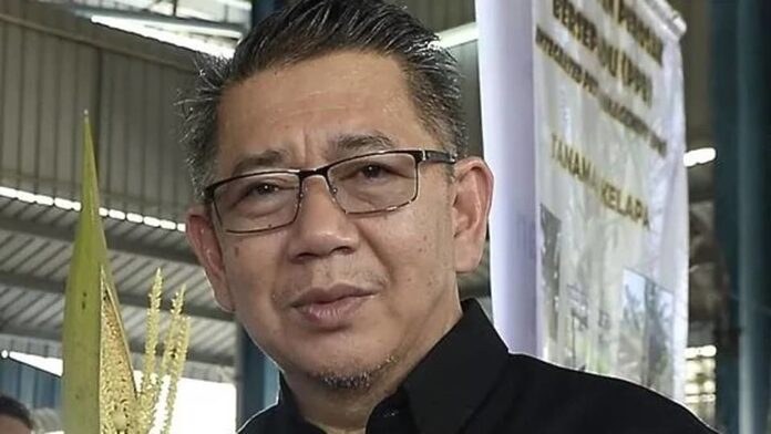 Malaysia domestic trade minister Salahuddin Ayub, 61, dies after surgery