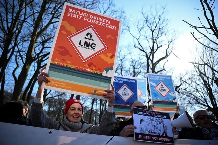 German town opposed to LNG terminals asks for operator's finances to be checked