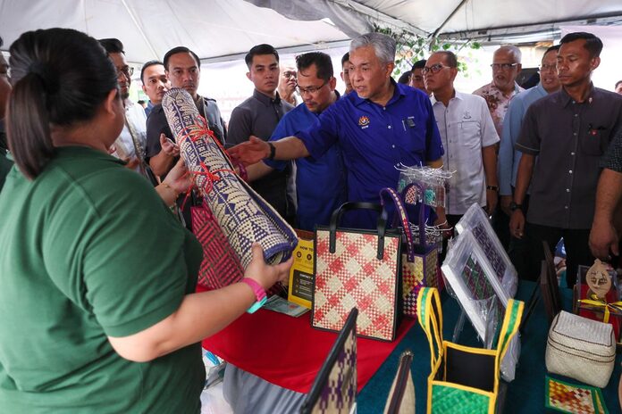 Govt taking proactive measures to resolve Felda settlement issues, says Zahid