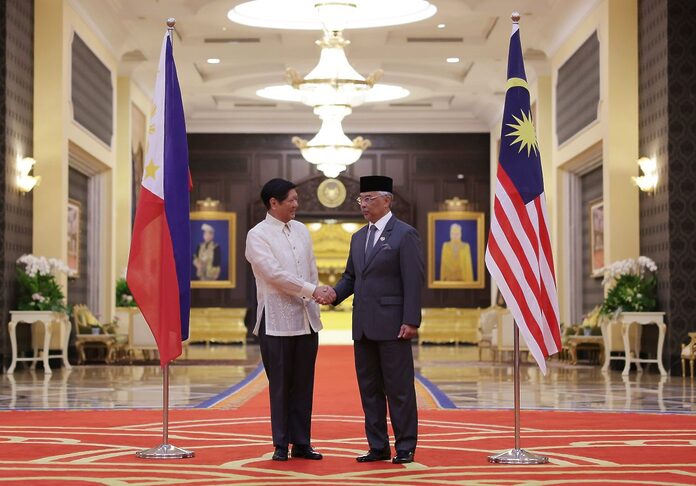 Philippine President accorded state welcome at Istana Negara