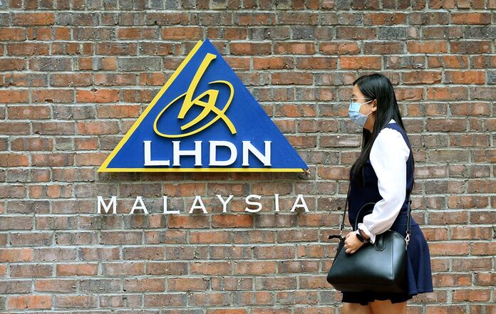 LHDN freezes bank accounts of Opposition leader, family, claim sources