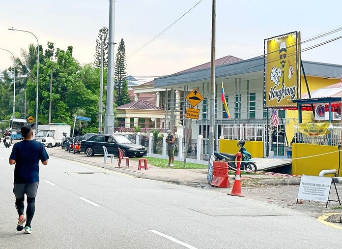 Lakeside residents want DBKL to remove structures