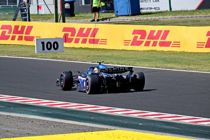 Pierre Gasly, Alpine A523, heads to the pits with a puncture