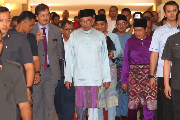 Pakatan, Barisan can save Malaysia from narrow mindset, says PM