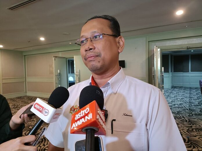 Pulai polls: Pakatan candidate focuses on drawing close to Umno grassroots