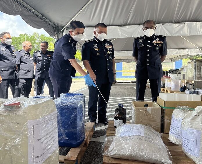 Cops seize RM2.5mil in narcotics, equipment and vehicles during Johor drug lab bust