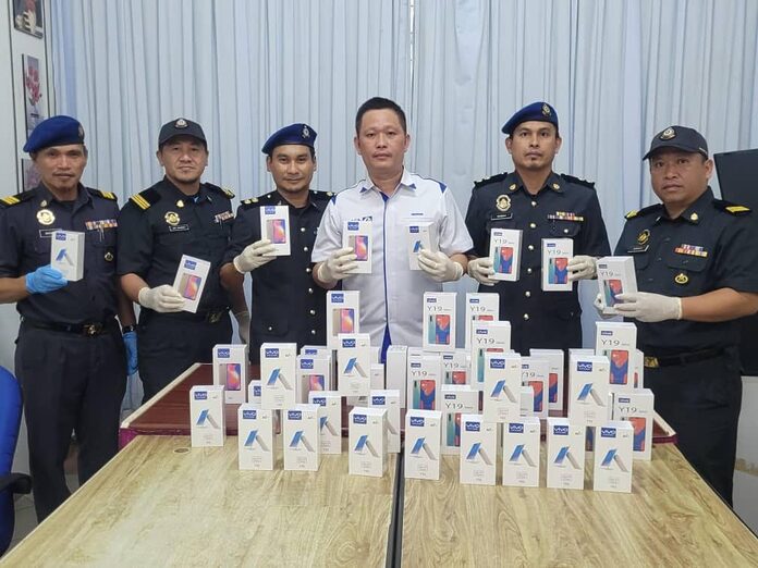 Sabah traders in hot water for selling knock-off phones, chainsaws