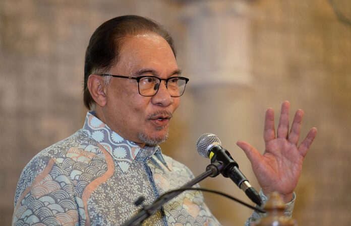 Strong and stable government is important to build the economy, says Anwar