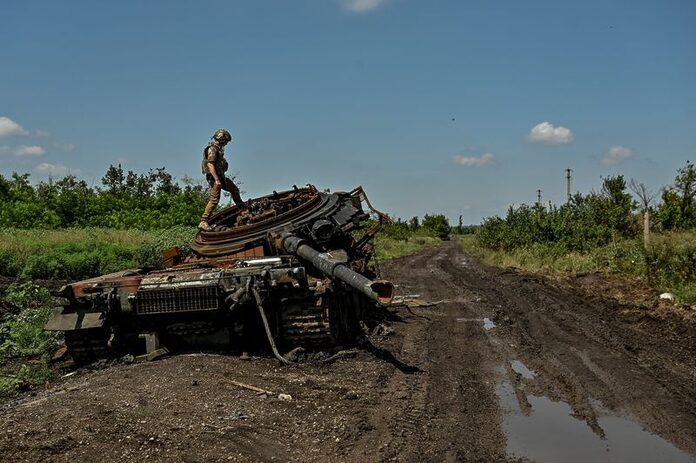 Ukraine retakes 15 sq km in south, east in past week