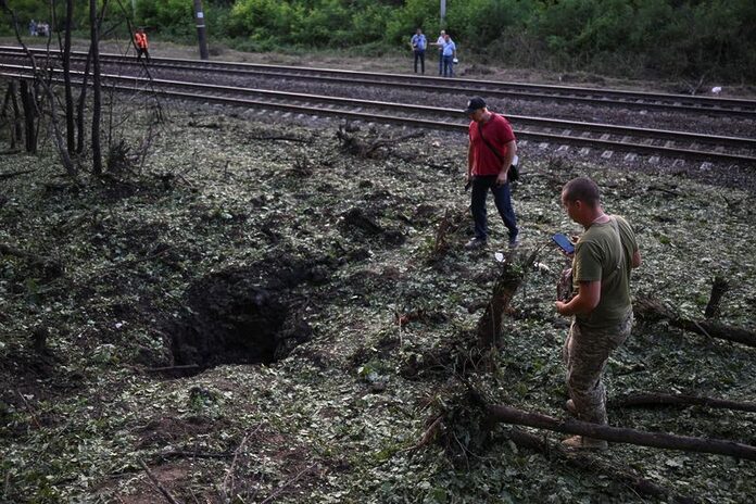 Russian missile kills 2 in Zaporizhzhia, Ukrainian official says