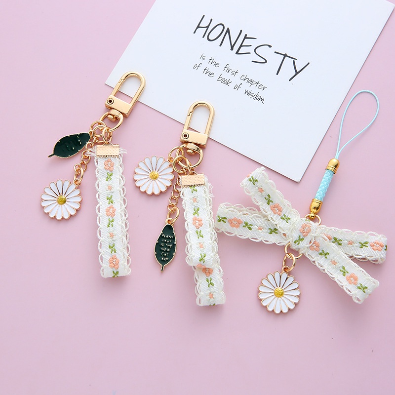 Cute Daisy Flower Keychain Creative Smart Phone Strap Pendant Car Keyring Accessories Women Bag Ornaments Shopping Souvenir Gift