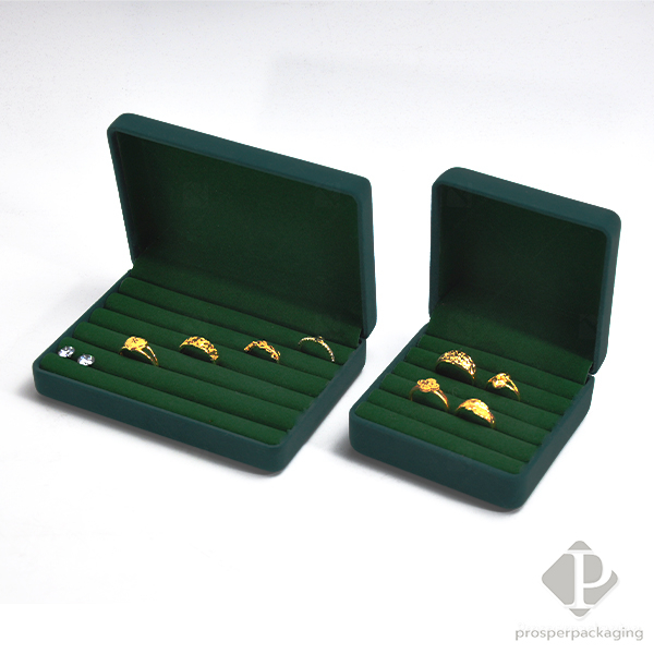 Green Velvet Ring Box Holds Many Pairs Of Rings And Earrings. Portable Jewelry Keep Your Belongings.