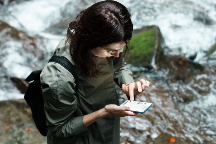 iPhone alert saves US woman and dog after they’re swept 200 feet down canyon, rescuers say