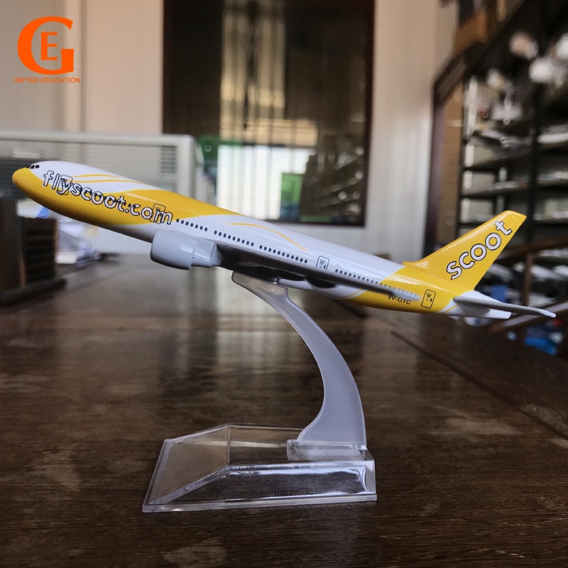 Scoot Airways Boeing 777 Aircraft Model Singapore Diecast Alloy Plane Model Aviation Souvenirs 16CM with Landing Gear