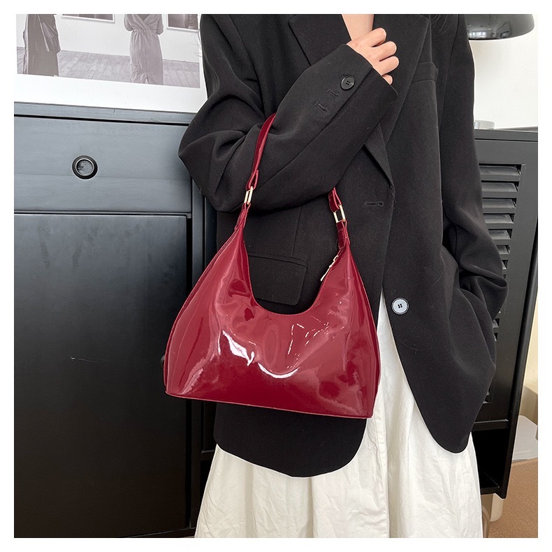 Send it out within 24 hoursTingtingting 2024 Western Style Early Spring New Style Patent Leather Handbag Bag Temperament Casual Feel Glossy Underarm Bag Fashion Light Luxury Shoulder Bag Handbag Underarm Female Bag Handbag To